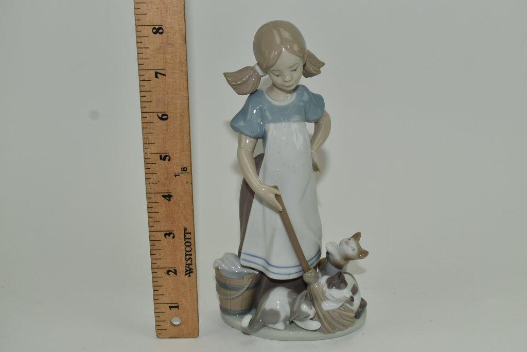 Lladro Hand Painted Porcelain Figurine