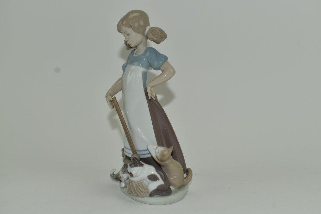 Lladro Hand Painted Porcelain Figurine