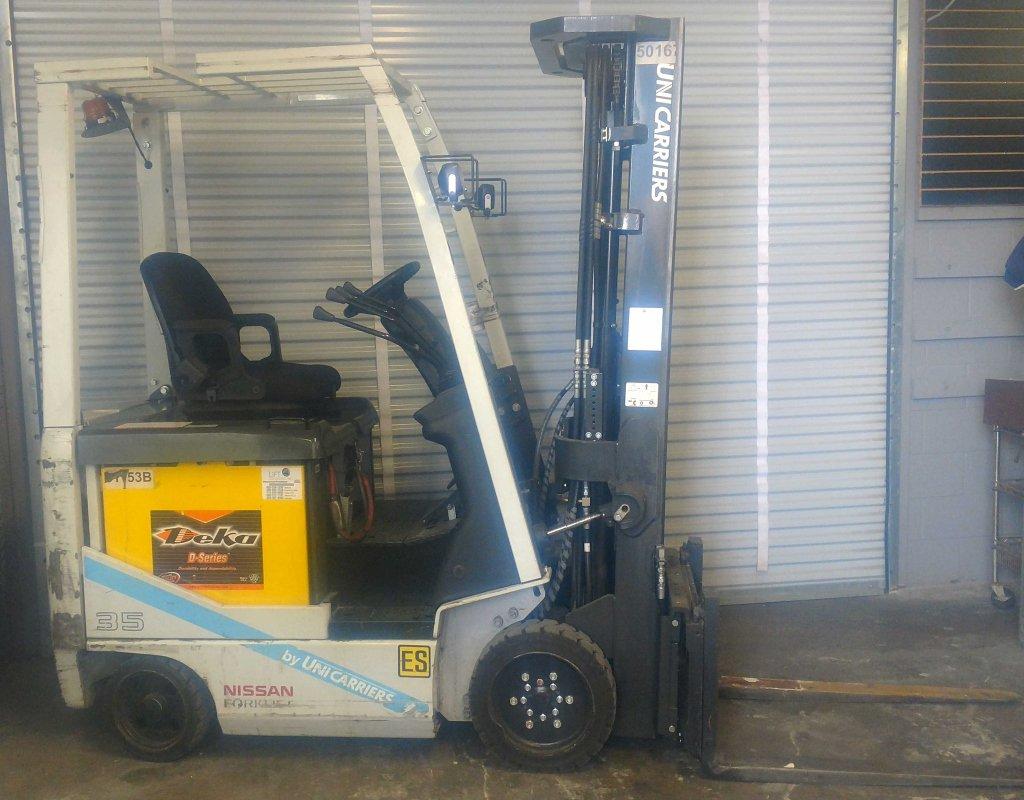 2014 Nissan BX35 Triple Mast Electric Forklift