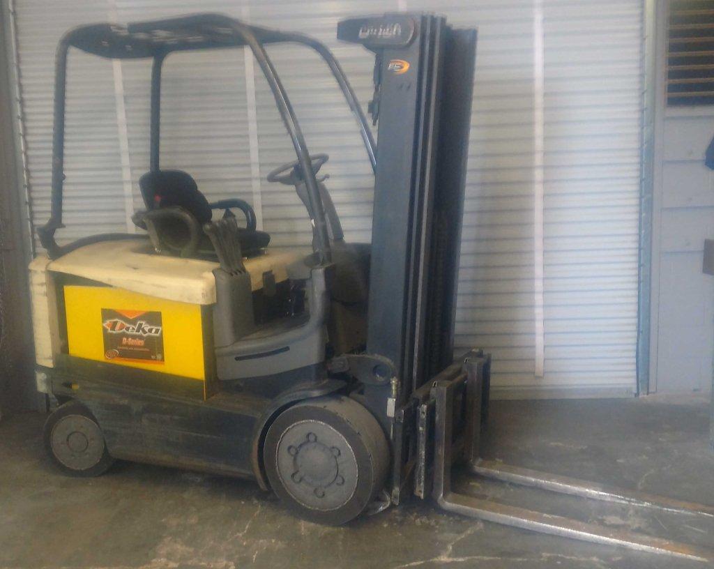 Crown FC Series Triple Mast Electric Forklift