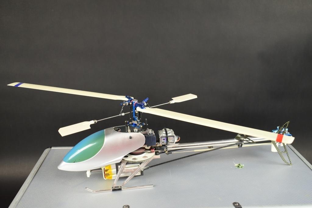 R/C Helicopter with Controller and Case