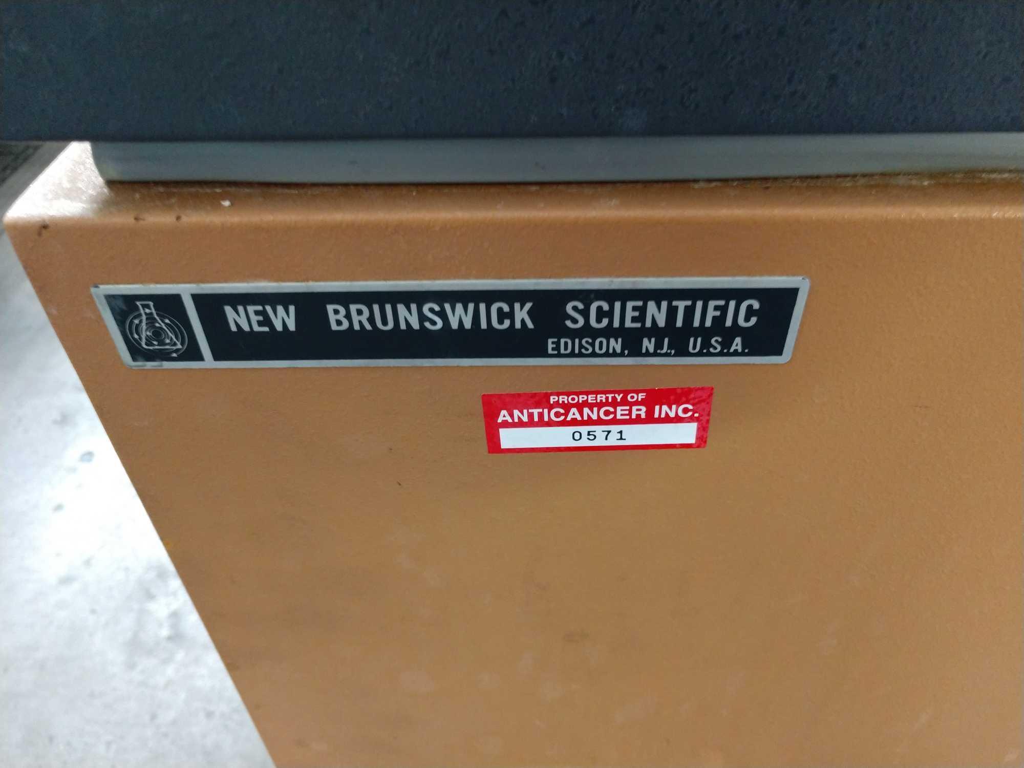 New Brunswick incubator shaker