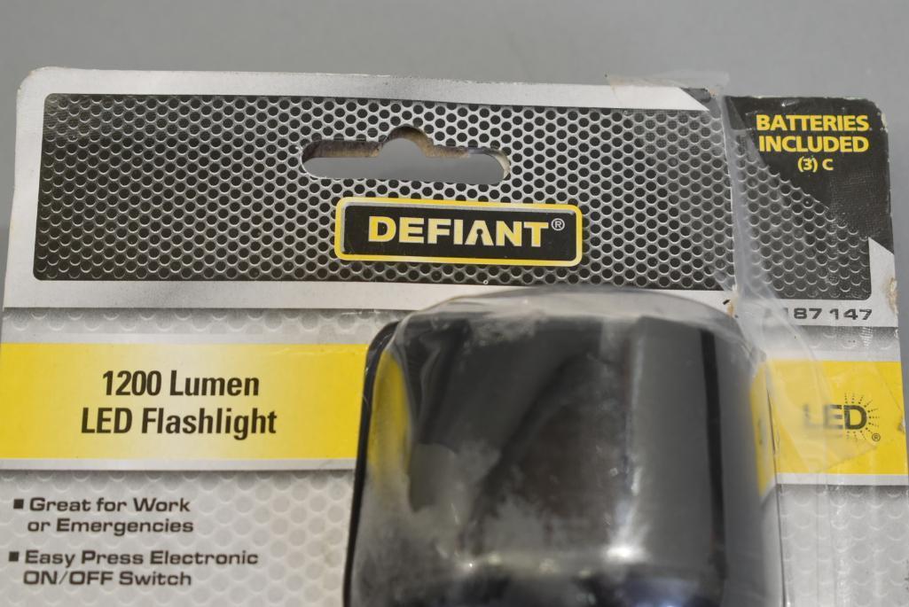 Defiant 1200 Lumen LED Flashlight