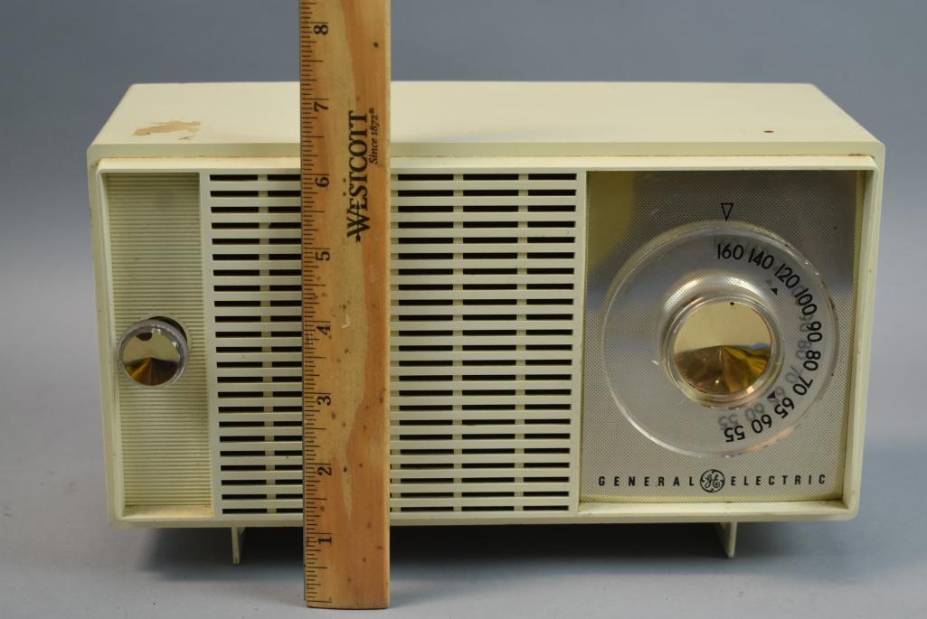 Vintage General Electric Radio