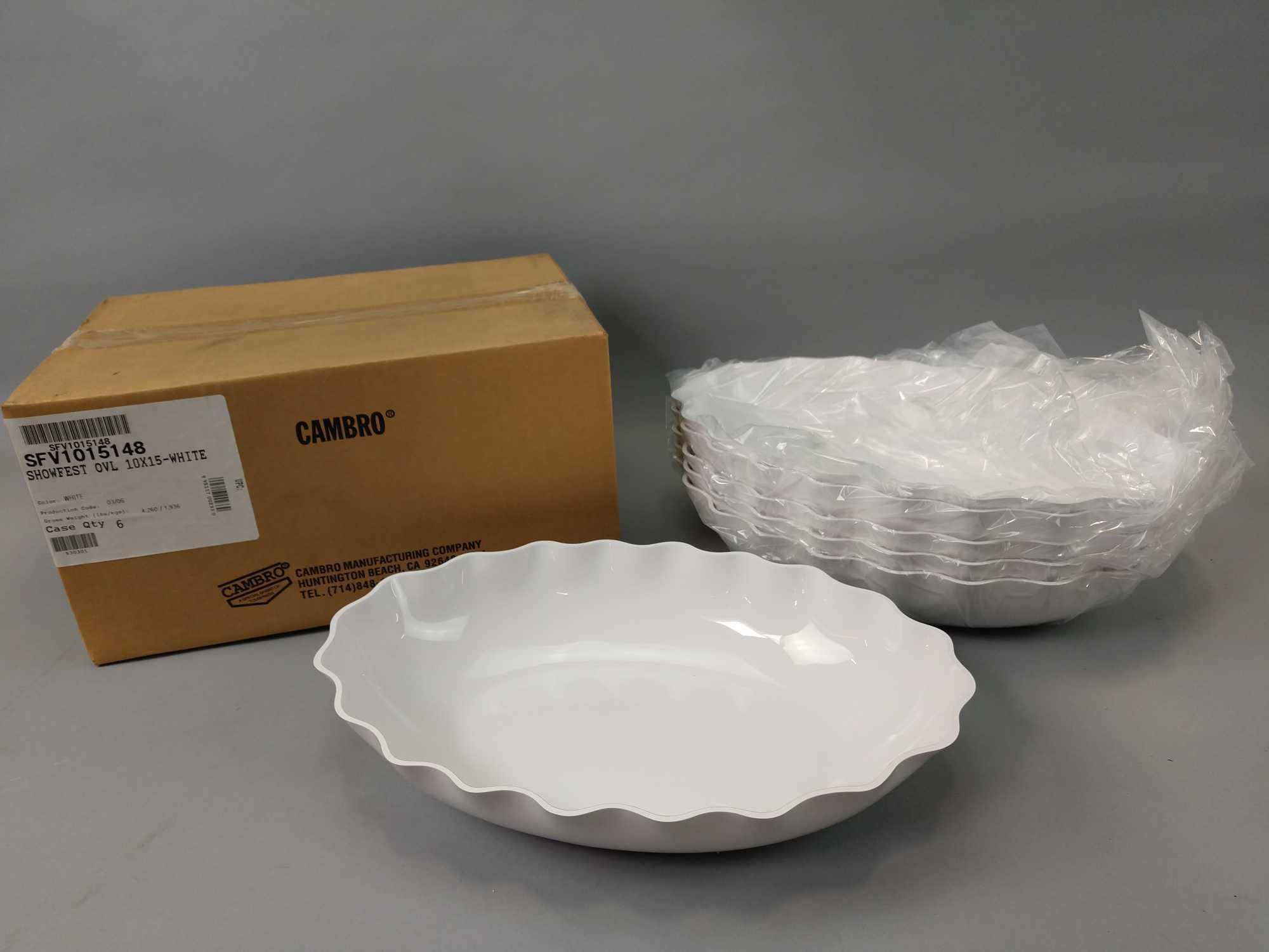 1 NEW Case Of Cambro Showfest Oval Serving Trays