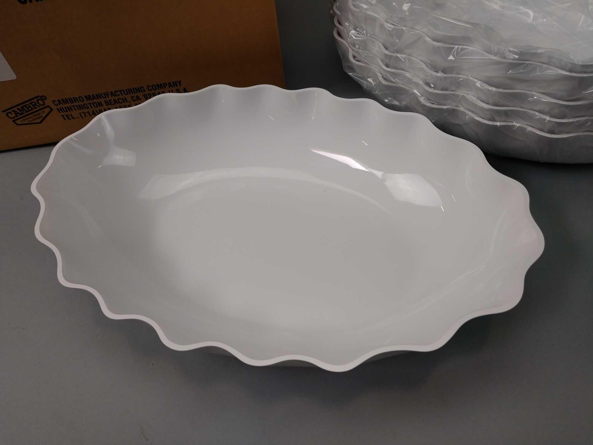 1 NEW Case Of Cambro Showfest Oval Serving Trays