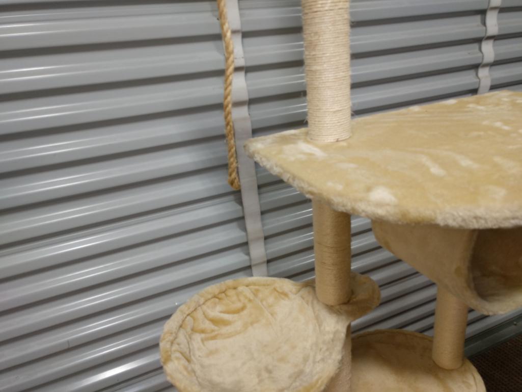 Large Deluxe Cat Tree / Cat Condo