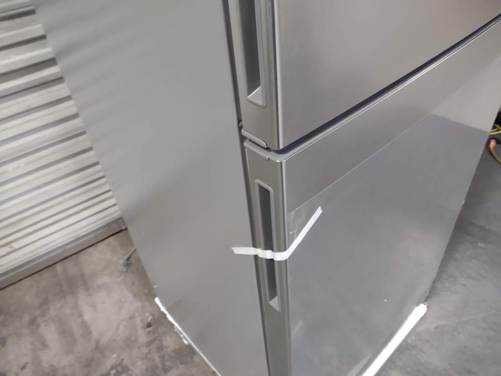 NEW Stainless Steel 18 Cubic Foot Top Freezer Refrigerator