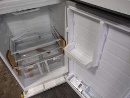 NEW Stainless Steel 18 Cubic Foot Top Freezer Refrigerator