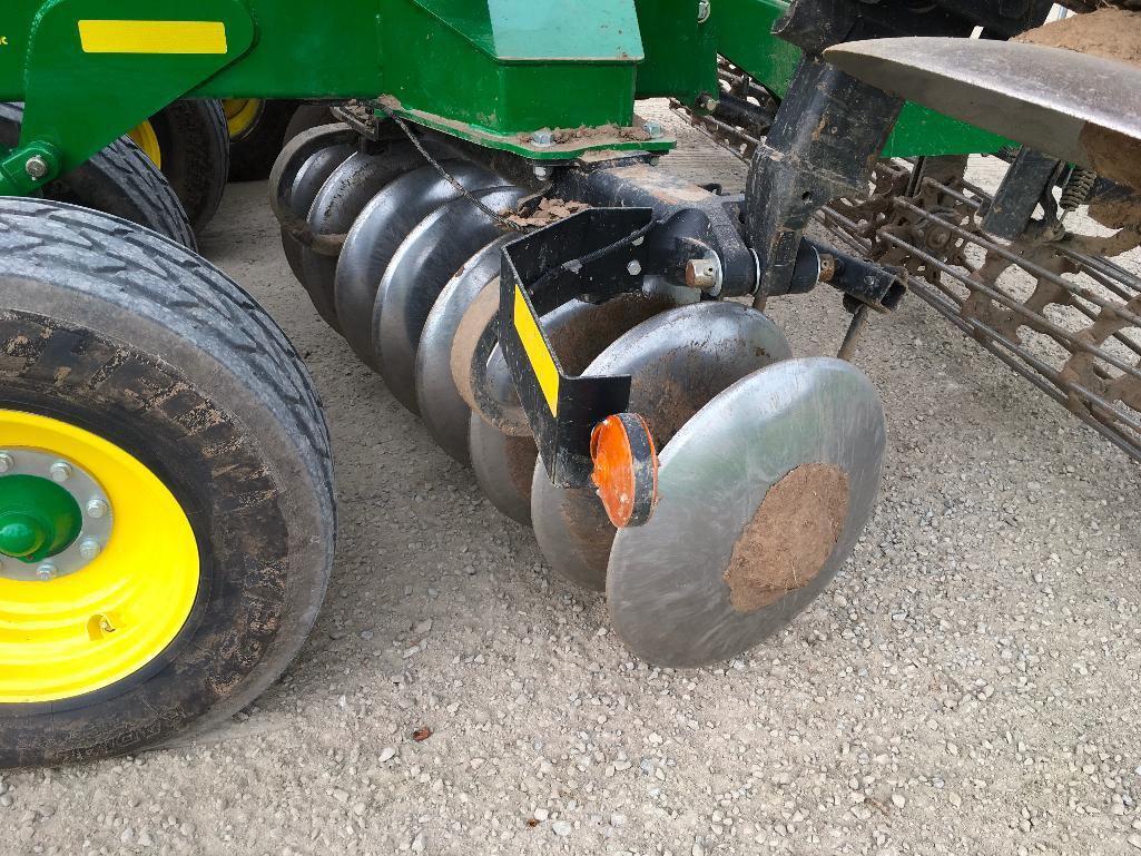 2015 John Deere 2623 disc; 40ft 8in; rock flex; single point depth control; 9in spacing; round bar