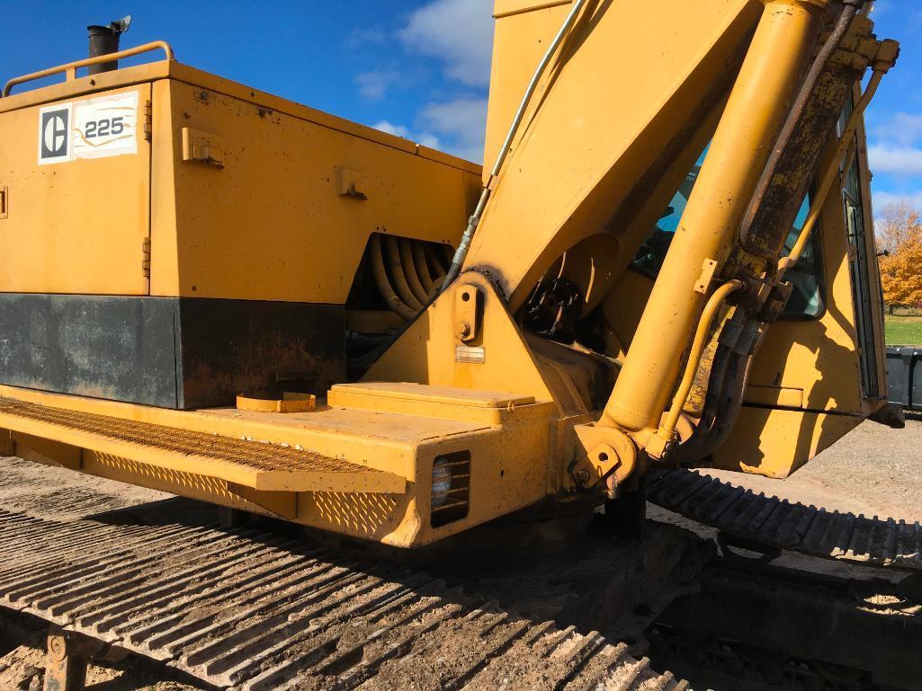 1984 Caterpillar 225 hydraulic excavator; cab w/ heat; Cat 3208 engine; 44in bucket; aux hyds; 7,785