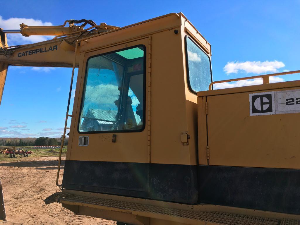 1984 Caterpillar 225 hydraulic excavator; cab w/ heat; Cat 3208 engine; 44in bucket; aux hyds; 7,785