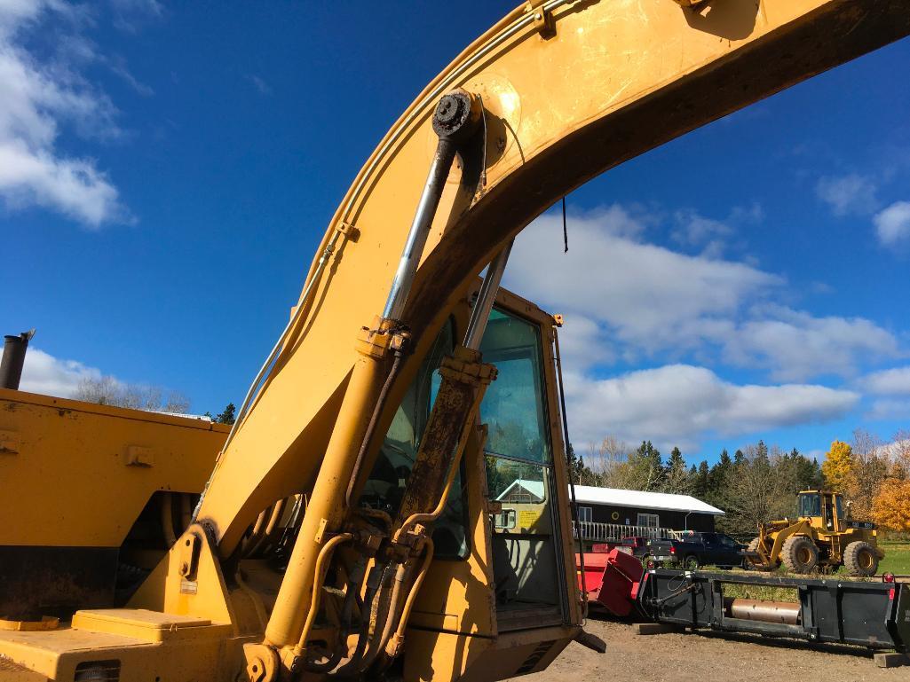 1984 Caterpillar 225 hydraulic excavator; cab w/ heat; Cat 3208 engine; 44in bucket; aux hyds; 7,785