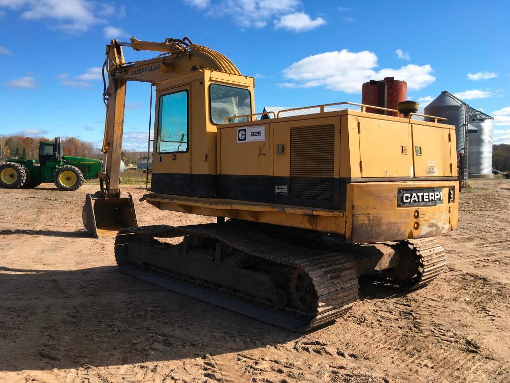 1984 Caterpillar 225 hydraulic excavator; cab w/ heat; Cat 3208 engine; 44in bucket; aux hyds; 7,785