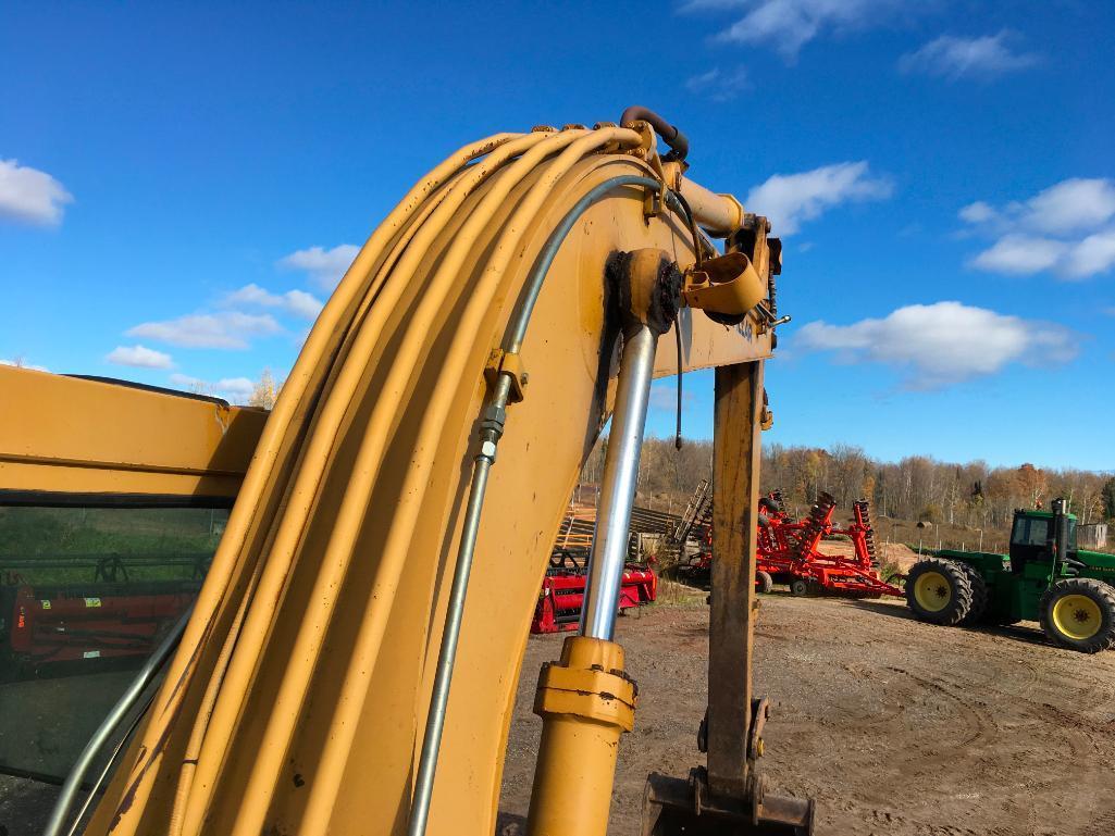 1984 Caterpillar 225 hydraulic excavator; cab w/ heat; Cat 3208 engine; 44in bucket; aux hyds; 7,785