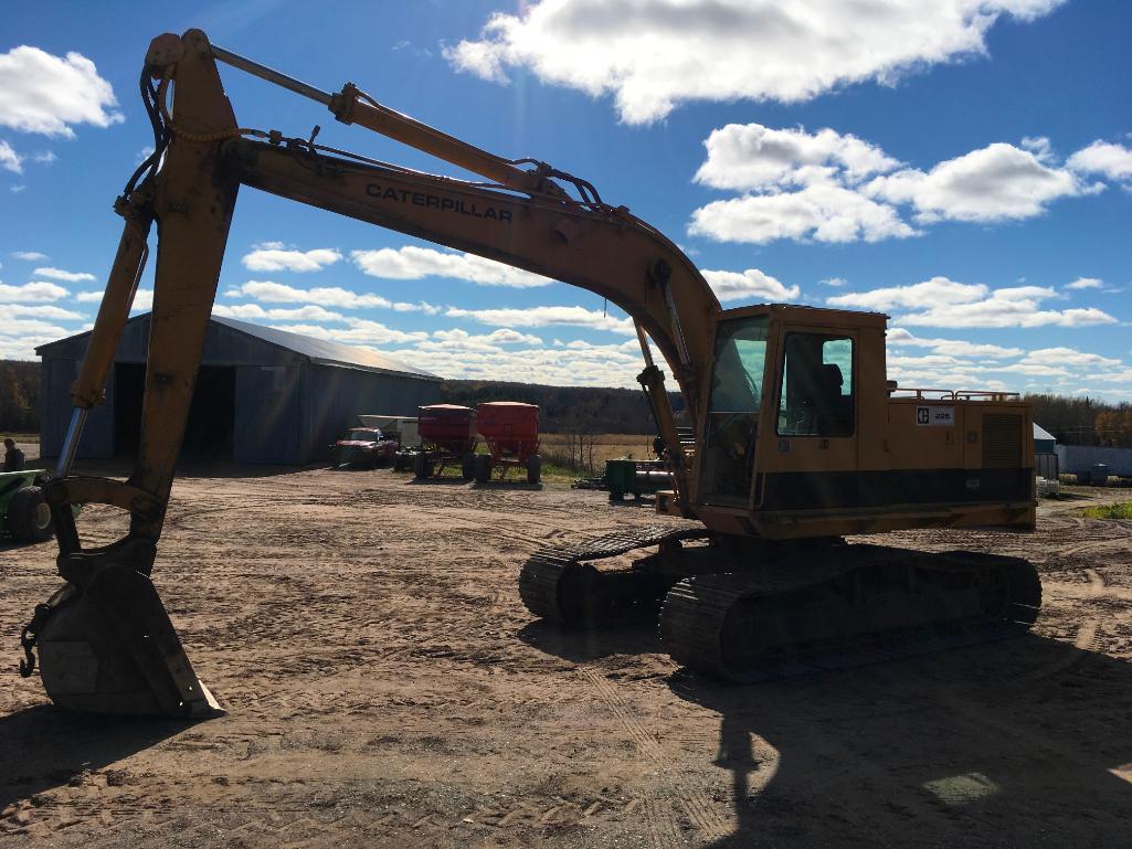 1984 Caterpillar 225 hydraulic excavator; cab w/ heat; Cat 3208 engine; 44in bucket; aux hyds; 7,785