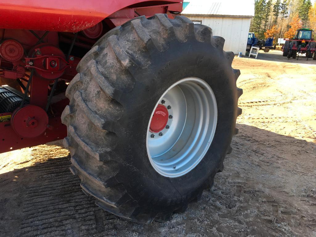 1993 Case IH 1666 combine; CHA; 24.5 x 32 drive tires; rock trap; straw spreader & chopper; Cummins