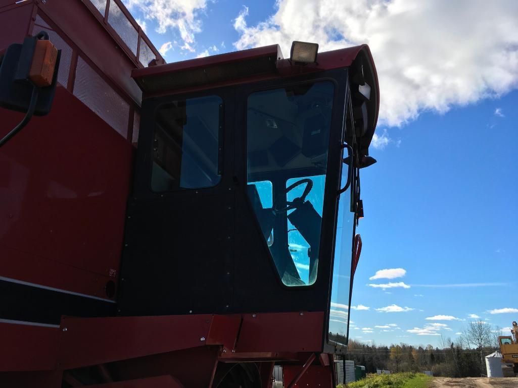 1993 Case IH 1666 combine; CHA; 24.5 x 32 drive tires; rock trap; straw spreader & chopper; Cummins