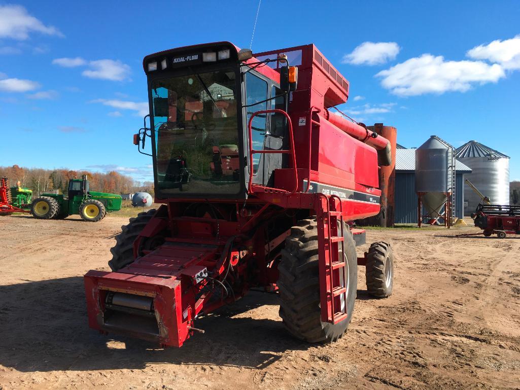 1993 Case IH 1666 combine; CHA; 24.5 x 32 drive tires; rock trap; straw spreader & chopper; Cummins