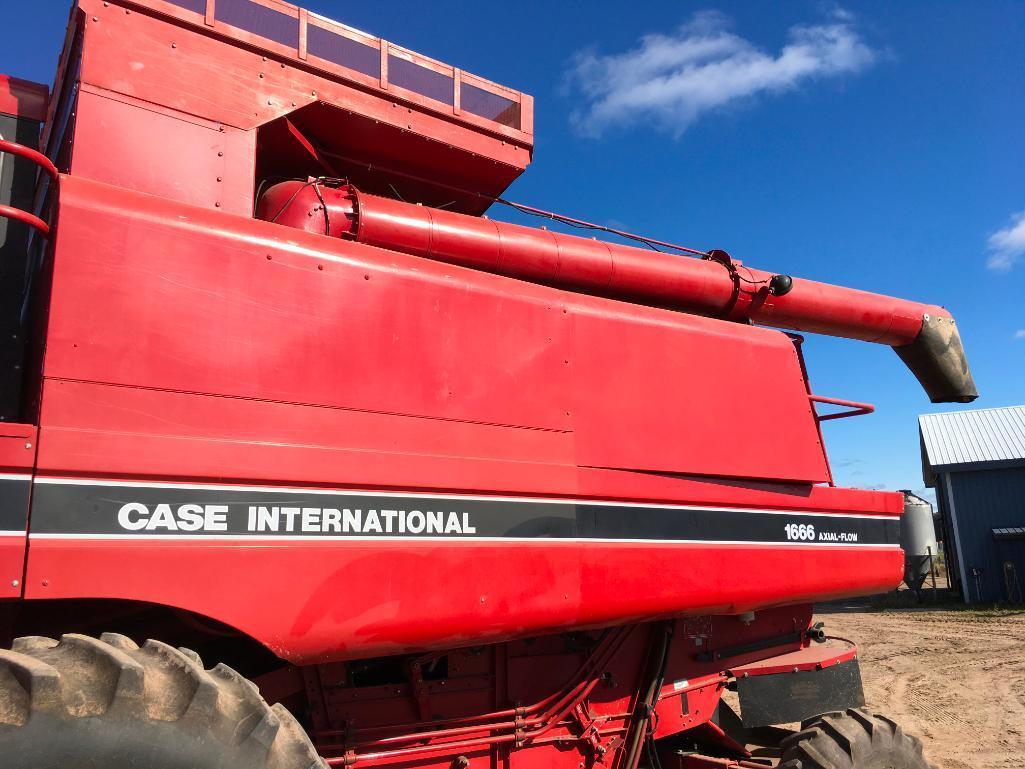 1993 Case IH 1666 combine; CHA; 24.5 x 32 drive tires; rock trap; straw spreader & chopper; Cummins