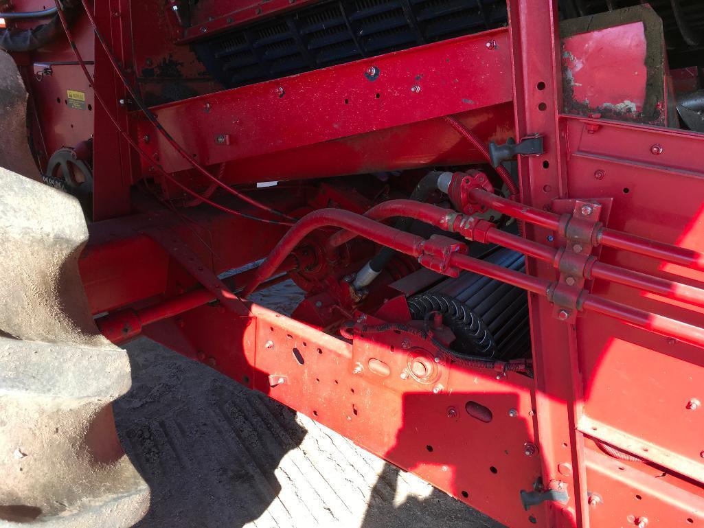 1993 Case IH 1666 combine; CHA; 24.5 x 32 drive tires; rock trap; straw spreader & chopper; Cummins