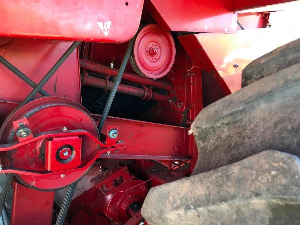 1993 Case IH 1666 combine; CHA; 24.5 x 32 drive tires; rock trap; straw spreader & chopper; Cummins