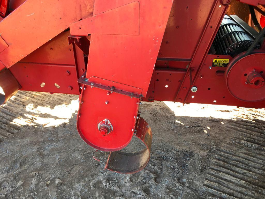 1993 Case IH 1666 combine; CHA; 24.5 x 32 drive tires; rock trap; straw spreader & chopper; Cummins