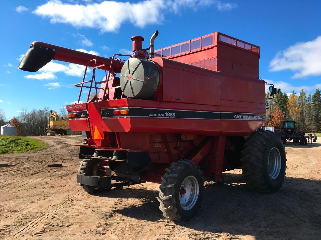 1993 Case IH 1666 combine; CHA; 24.5 x 32 drive tires; rock trap; straw spreader & chopper; Cummins