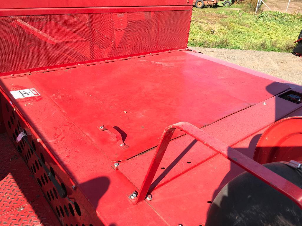 1993 Case IH 1666 combine; CHA; 24.5 x 32 drive tires; rock trap; straw spreader & chopper; Cummins