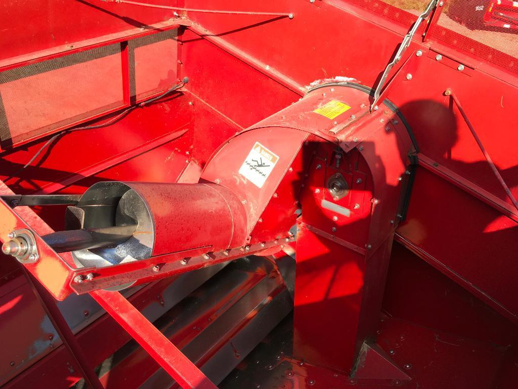 1993 Case IH 1666 combine; CHA; 24.5 x 32 drive tires; rock trap; straw spreader & chopper; Cummins