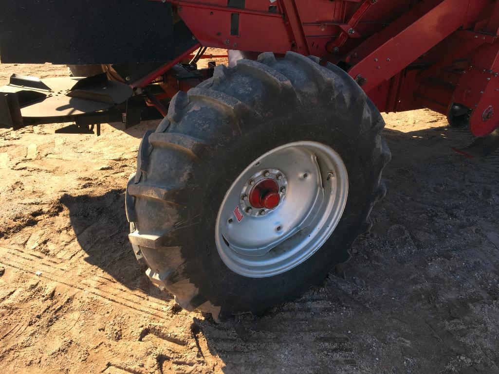 1993 Case IH 1666 combine; CHA; 24.5 x 32 drive tires; rock trap; straw spreader & chopper; Cummins