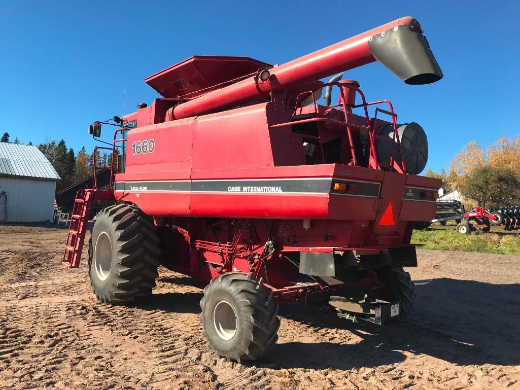 1988 Case IH 1660 combine; CHA; 30.5 x 32 drive tires; rock trap; straw spreader & chopper; IH