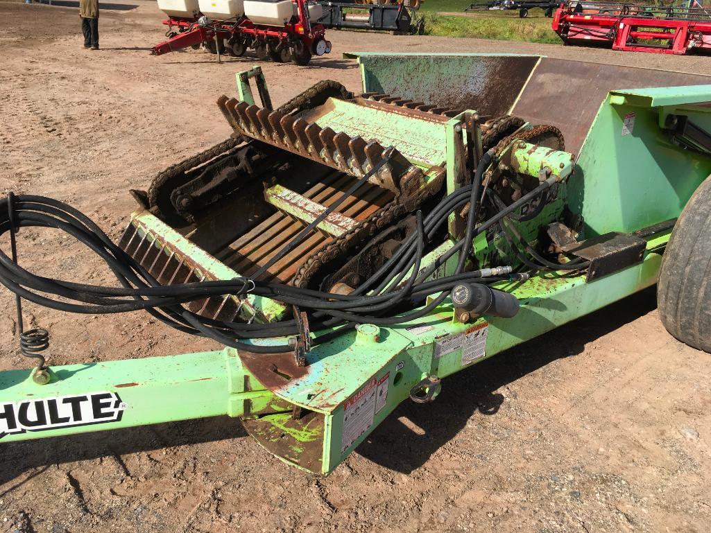 2006 Schulte Jumbo RS320 rock picker; 4-bat reel; hyd dump box; hyd drive; s/n 9001266605.