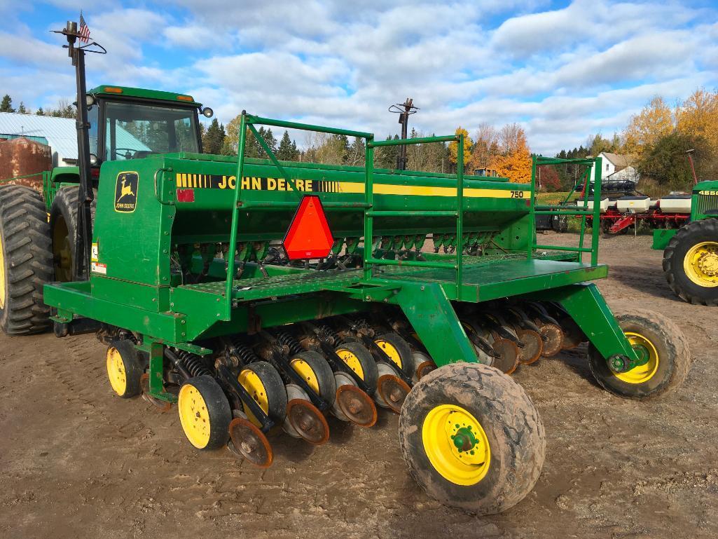 1991 John Deere 750 no till grain drill; 15ft; 7 1/2in spacing; drawbar pull; markers; tarp; 31 x