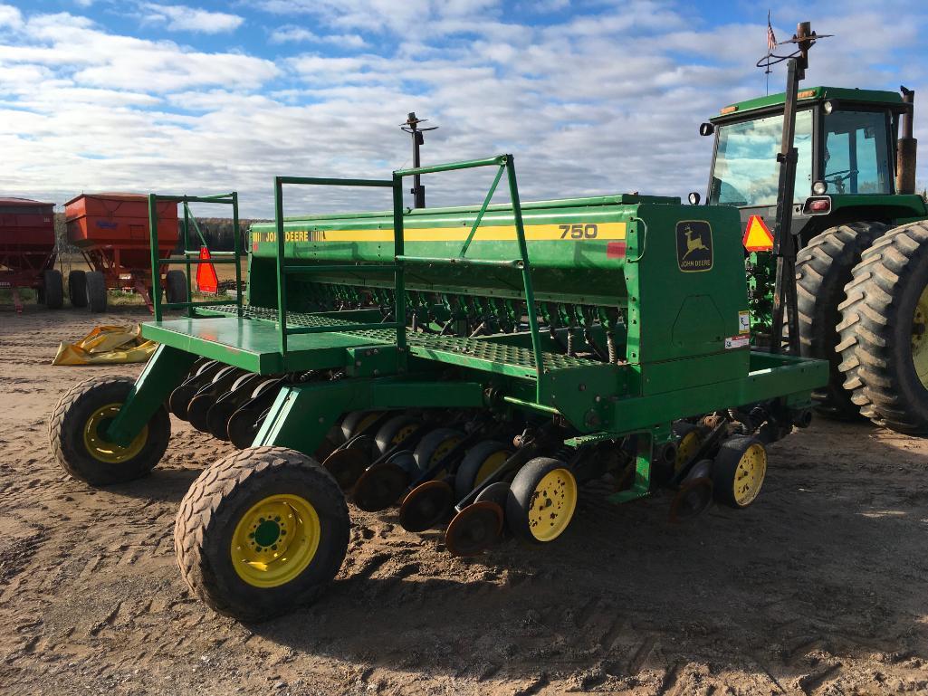 1991 John Deere 750 no till grain drill; 15ft; 7 1/2in spacing; drawbar pull; markers; tarp; 31 x