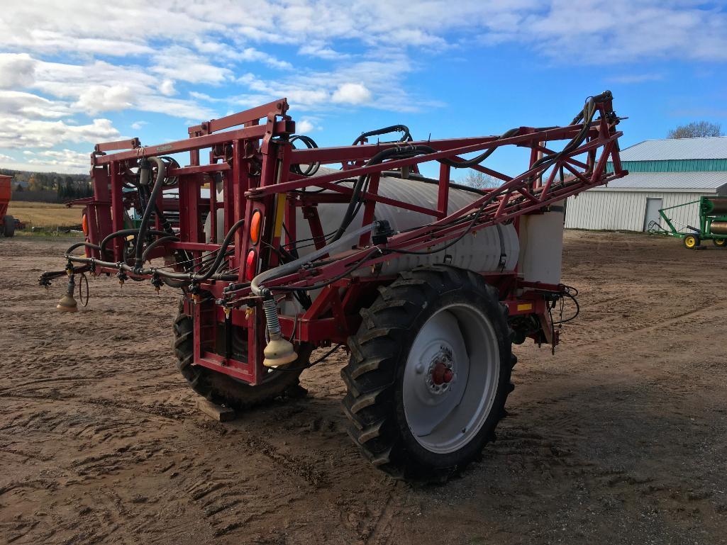 Miller Pro 1,000-gallon sprayer; 60ft boom w/ field cushion; large tires; foamer, Raven 440 control;