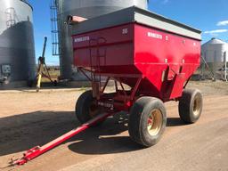 Minnesota 365 gravity box on Minnesota 12-ton wagon; 425/65R22.5 tires; adjustable tongues; side