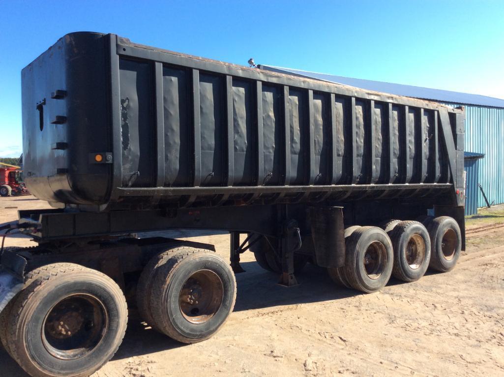 (TITLE) 1977 Fruehauf 24ft tri axle steel dump trailer; steel frame; VIN: FWY204110.