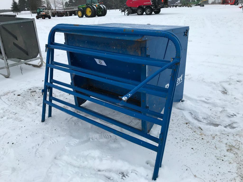 2012 Priefert creep feeder w/ 2 gates.