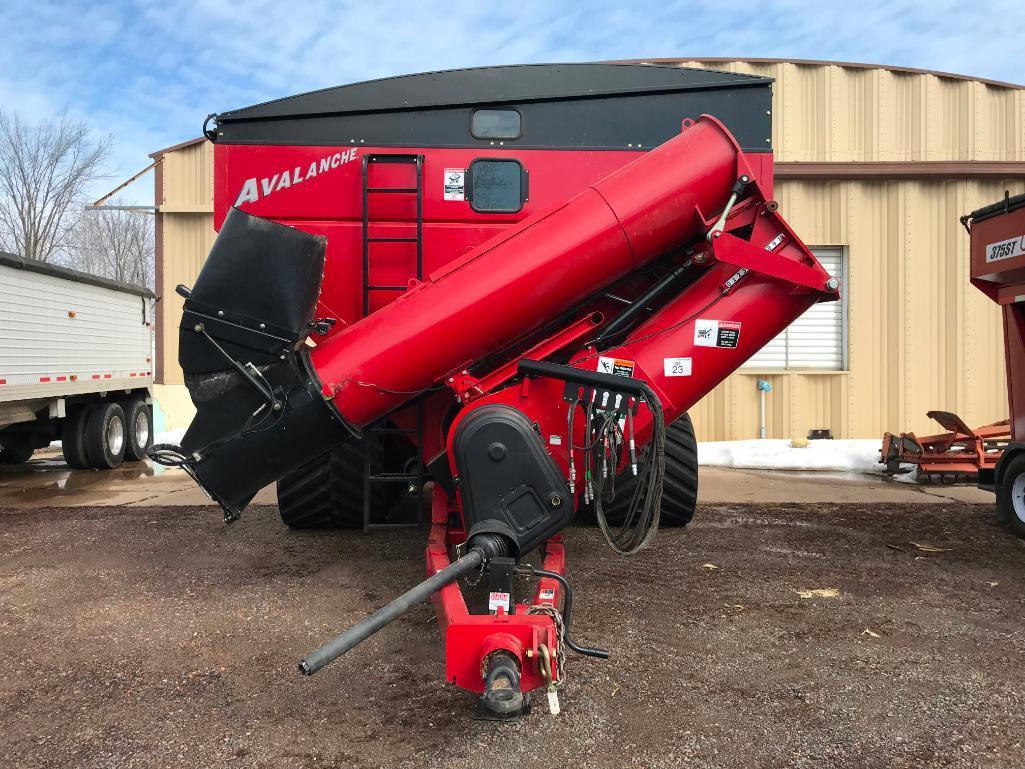 2013 Brent 1196 Avalanche grain cart; 1100 BU; 36in rubber tracks; PTO drive; hyd fold auger; scale;