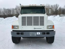 1992 International 4900 flatbed truck; tandem axle; IHC DT466 diesel engine; 8LL trans; Reading 18ft