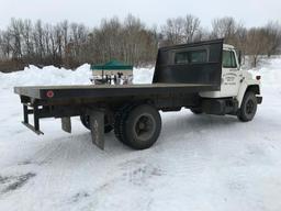 1982 International S1700 flatbed truck; single axle; IHC diesel engine; 5x2 trans; 15ft steel