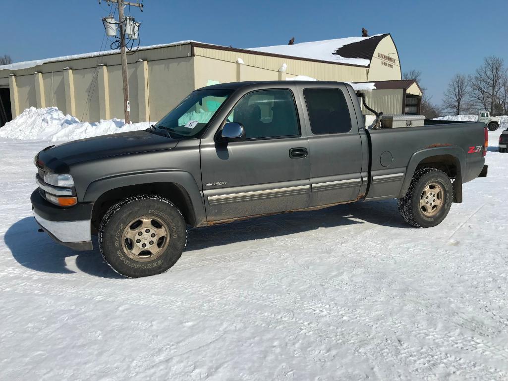 2000 Chevrolet 1500 LS Z71 pickup truck; 4x4; 5.3 V-8 gas engine; auto trans; extended cab; tool