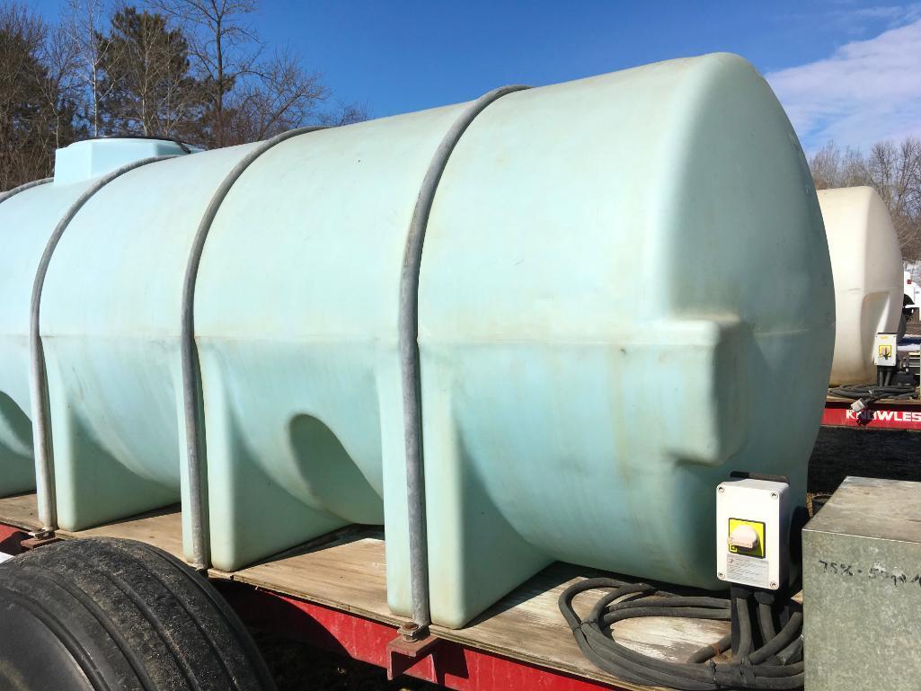 Knowles T-860-176 22,000 lb tandem axle wagon w/ 1,000-gallon plastic fertilizer tank; electric