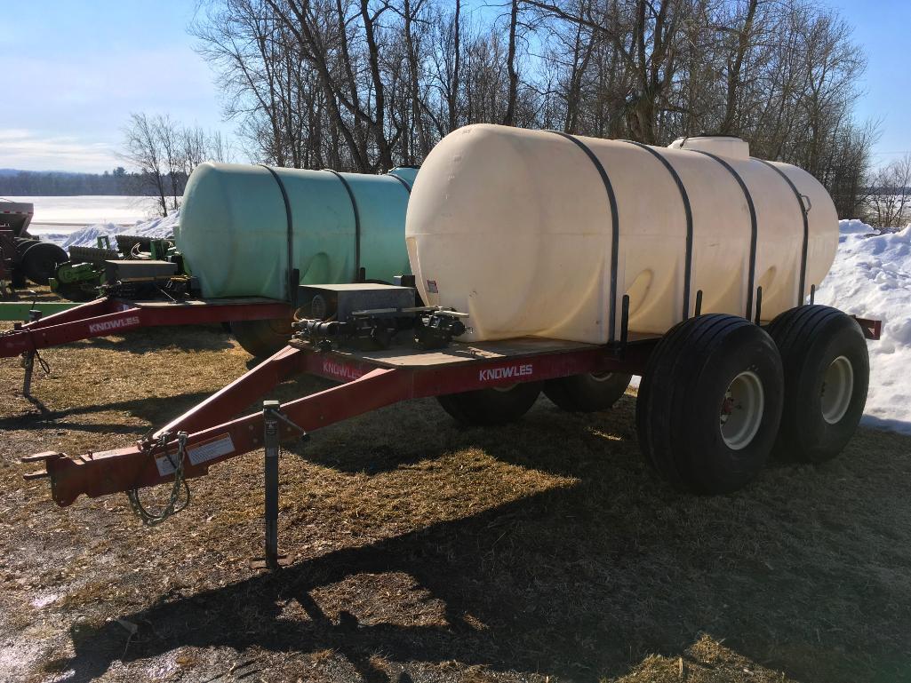 Knowles T-860-176 22,000 lb tandem axle wagon w/ 1,000-gallon plastic fertilizer tank; electric