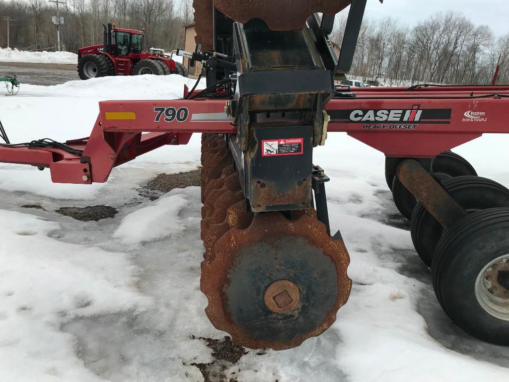 2009 Case IH 790 27ft heavy duty offset disk; hyd fold; 28in notched front blades; 10 1/2in spacing;