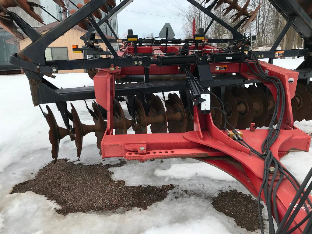 2009 Case IH 790 27ft heavy duty offset disk; hyd fold; 28in notched front blades; 10 1/2in spacing;
