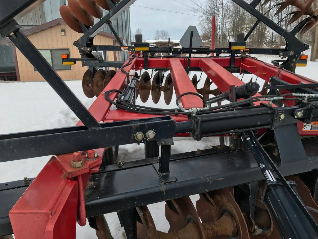 2009 Case IH 790 27ft heavy duty offset disk; hyd fold; 28in notched front blades; 10 1/2in spacing;