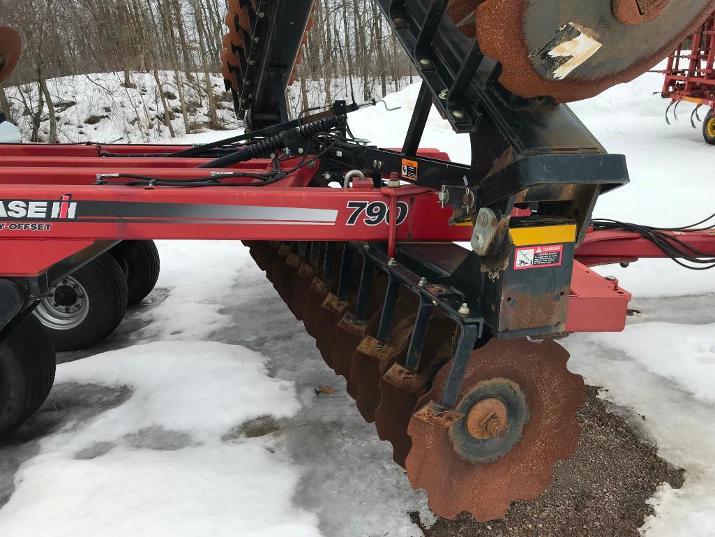 2009 Case IH 790 27ft heavy duty offset disk; hyd fold; 28in notched front blades; 10 1/2in spacing;
