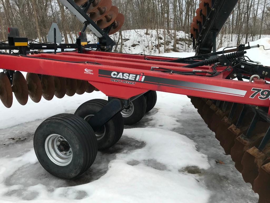 2009 Case IH 790 27ft heavy duty offset disk; hyd fold; 28in notched front blades; 10 1/2in spacing;